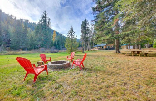 Priest River House | Scenic Priest Lake Vacation Rental Deck and Views!