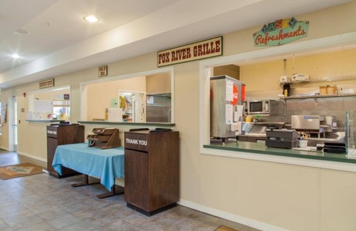 Sheridan House | Scenic Retreat Lakeside Resort | Enjoy our Pirate’s Cay™ Indoor Water Park