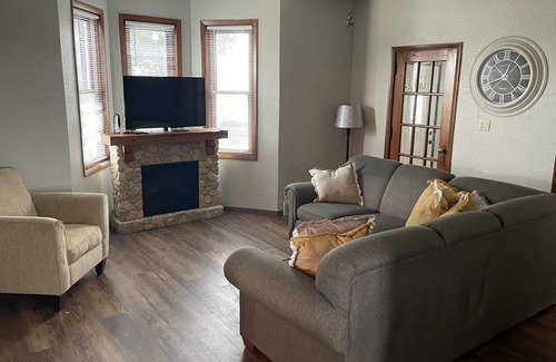 Dickeyville House | Scenic Retreat