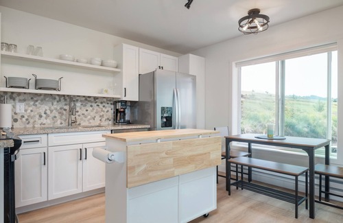 Philipsburg Apartment | Scenic Ridge Retreat