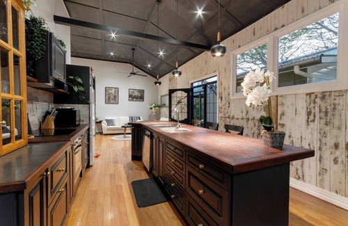 Aratula House | Scenic Rim Luxury-Romance-Secluded for Couples & Family & Wedding Groups