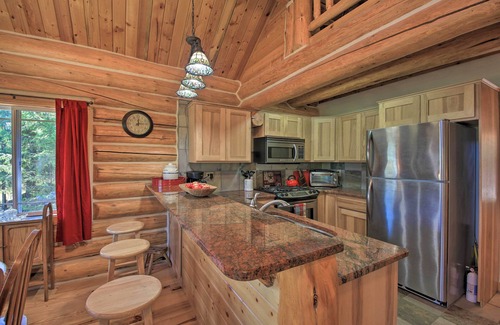 Thompson Falls Cabin | Scenic Riverfront Retreat w/Hot Tub & Kayaks!