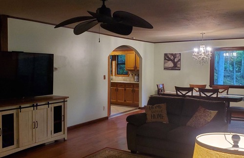 Dahlonega Cabin | Scenic riverfront location