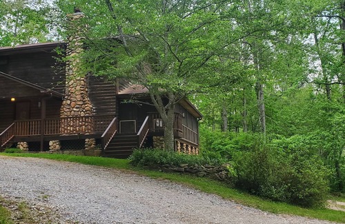 Dahlonega Cabin | Scenic riverfront location