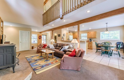 Ruidoso Cabin | Scenic Riverside Cabin in Ruidoso w/ Deck & Grill!