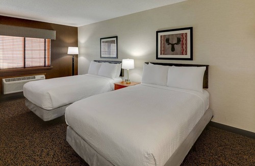 Peoria Hotel | Scenic Riverside Suites: Your Award-Winning Escape Awaits | 4 Units