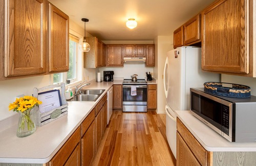 Valois House | Scenic Seneca lake home with private dock & soaring views!