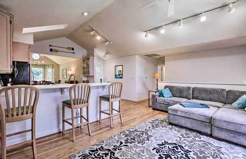 Huddleston House | Scenic Smith Mountain Lake Getaway w/Deck + Dock!