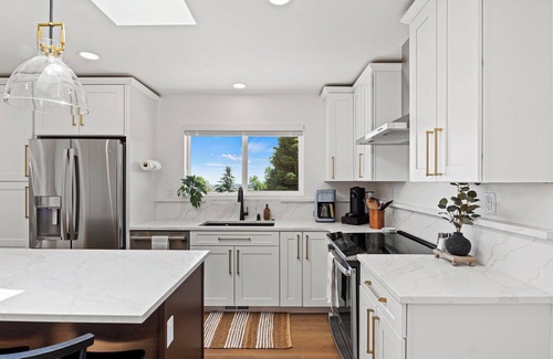 Palmer Lake Apartment | Scenic Summit Hideaway - Amazing views @ top of Palmer Lake, with hot tub!