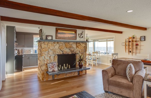 Northeast Tacoma Apartment | Scenic Tacoma Apartment w/Deck & Fire Pit!
