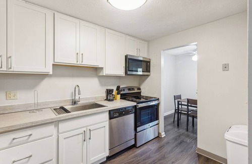Parma Apartment | Scenic towers 3020I Cozy & Comfy I Free Parking