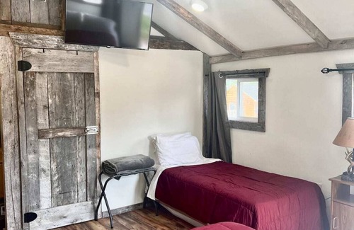 Lansing Hotel | Scenic Valley Motel