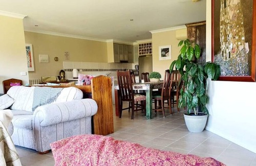Lake Hume Village Apartment | Scenic Villa -Second Storey- Lake Hume Resort