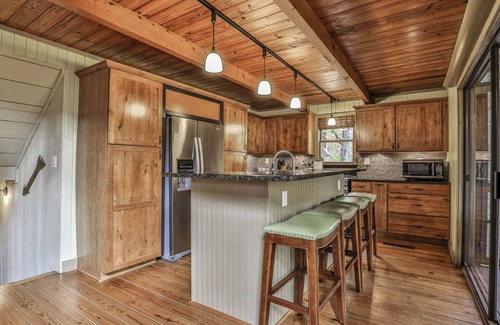 Big Canoe House | Scenic Vistas, Family Cookouts, Fireside Sips, Foosball Tournaments & Golf Swings - Good Times