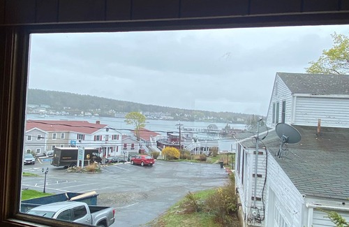 Boothbay Harbor House | Scenic water view II 🌅walking distance to restaurants shopping and boat excursions ! No car necessary !