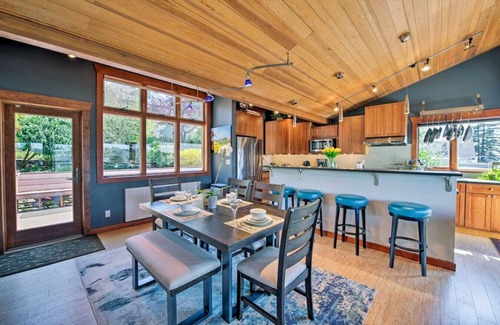 North Queen Anne House | Scenic Water-View Queen Anne Home, 2Mi to Downtown