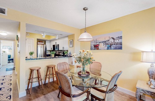 Avon Condo | Scenic Waterfront Condo – Dock + Pet Friendly
