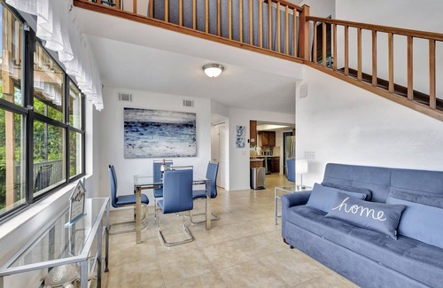 Bearss Plaza House | Scenic Waterfront Getaway – Private Stay