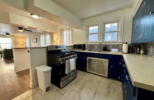 Ecorse Apartment | Scenic Waterfront Unit With Free Parking For Boats And Vehicles.