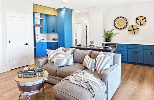 Cornelius Apartment | Scenic Wine Country Retreat. Hot Tub, Spa Bath + Covered Patio w/Views