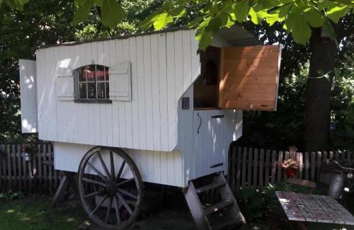 Broeckel Bed & Breakfast | Schäferwagen auf dem Antikhof