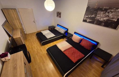 Friedrichsfelde Apartment | Schöne 3 Schlafzimmer Wohnung mit 4 Dopplbetten