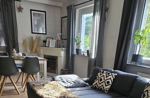 Idar-Oberstein Apartment | Schöne Ferienwohnung in Göttschied. 5 Minuten Gehweg vom Klinikum Idar-oberstein