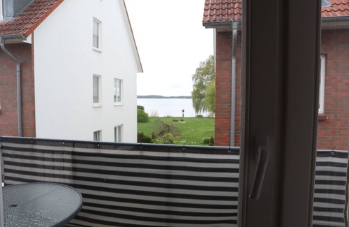 Muritz Apartment | Schöne Ferienwohnung mit Sonnenbalkon am Müritzufer