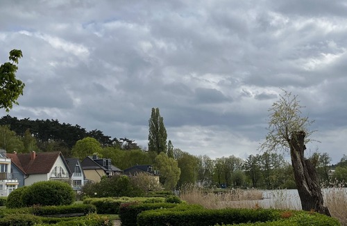 Muritz Apartment | Schöne Ferienwohnung mit Sonnenbalkon am Müritzufer
