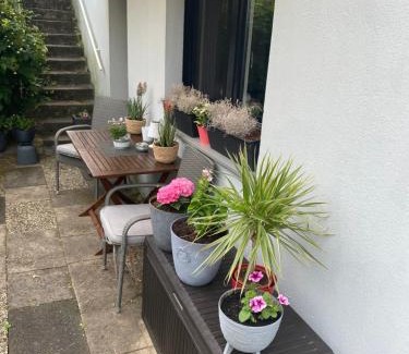 Hunger Apartment | Schöne Ferienwohnung mit Terrasse, nur 2 Minuten zur Autobahn