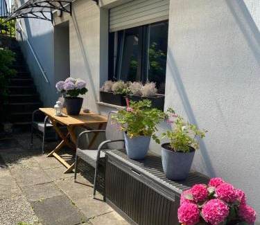 Hunger Apartment | Schöne Ferienwohnung mit Terrasse, nur 2 Minuten zur Autobahn