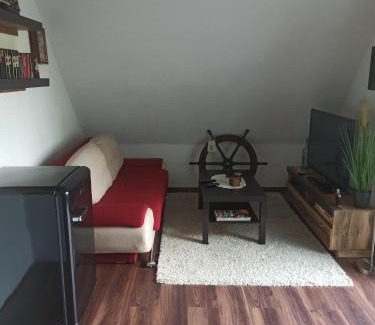 Borsfleth Apartment | Schöne Ferienwohnung mit Balkon auch für Handwerker und Monteure