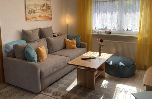 Sachsenbrunn Apartment | Schöne Ferienwohnung mit Balkon und Waldblick