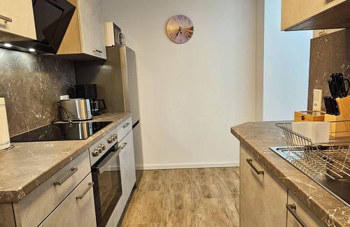 Ilversgehofen Apartment | Schöne Groß Ferienwohnung 79m² mit 2 Bad Ideal für Familie und Gruppe, 3.og