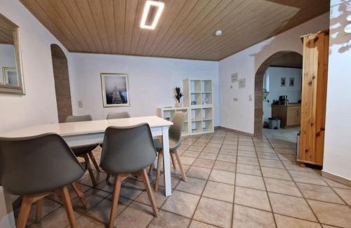 Buettelborn Apartment | Schöne große Wohnung 2 Schlafzimmer Max 5 Personen