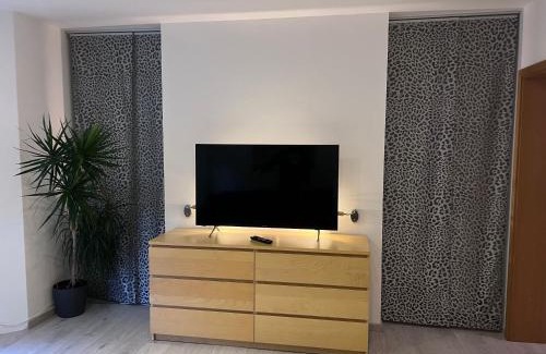Alach Apartment | Schöne helle Ferienwohnung 64qm mit Kingsize Bett, Smart-TV, Wlan und sehr ruhige Lage
