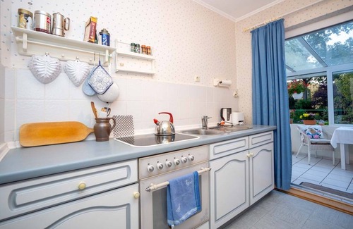 Osterholz Apartment | Schöne, Helle Wohnung im Landhausstil mit Wintergarten und Gartennutzung