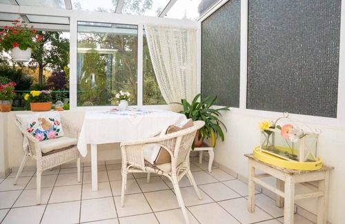Osterholz Apartment | Schöne, Helle Wohnung im Landhausstil mit Wintergarten und Gartennutzung