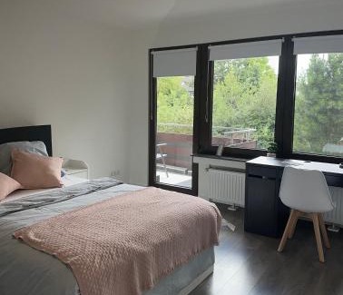 Frintrop Apartment | Schönes Apartment 1,5 Zimmer mit Balkon in Bedingrade Essen