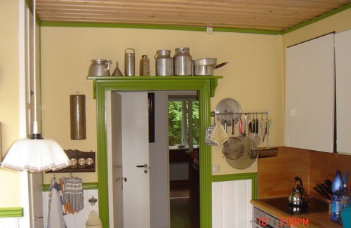 Knared House | Schönes Ferienhaus Resthof Idylle im Wald auf Großem Grundstück
