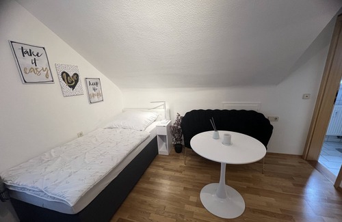 Ulm Apartment | Schönes Zimmer mit integriertem Bad - ideal für Geschäftsreisen