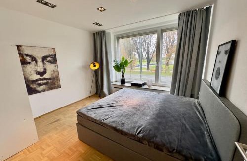 Golzheim Apartment | Schönster Rheinblick Messe Parken Luxus 10 Person