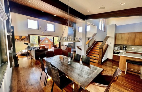 Ponderosa Palisades House | Schaffer's Mill, luxurious 2,864 sq. ft contemporary townhome, dogs considered.