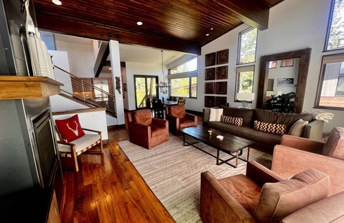 Ponderosa Palisades House | Schaffer's Mill, luxurious 2,864 sq. ft contemporary townhome, dogs considered.