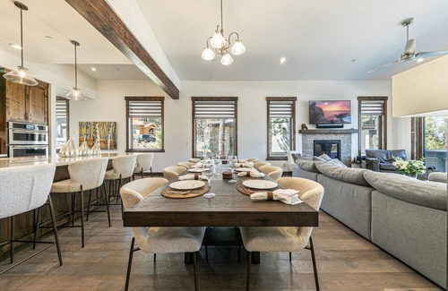 Ponderosa Palisades House | Schaffer's Mill Luxurious Mountain Escape w/Hot Tub, BBQ, Firepit & EV Charger