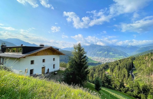 Vipiteno Apartment | Schallerhof Sterzing "pförfis": Ferienwohnung am Bauernhof für Zwei mit Ausblick