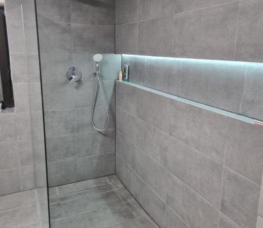 Holzheim Apartment | Schicke Gästewohnung Düsseldorf Neuss Köln
