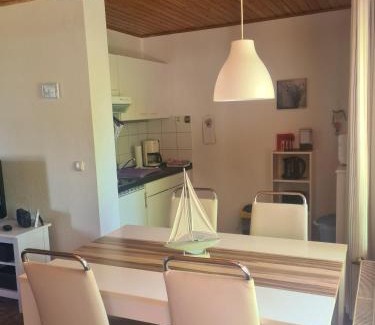 Region Hannover District Apartment | Schickebude-Steinhude-1-400m-zum-naechsten-oeffentlichen-Wasserzugang-5-Minuten-zur-Badeinsel-ruhige-Lage-mit-schoenem-Aussenbereich