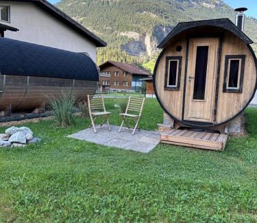 Innertkirchen House | Schlafen im Fass - Schlaffass - Abenteuer - Romantik - Haslifass