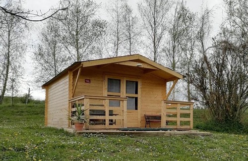 Deutsch Haseldorf Apartment | Schlaffass und Hütte mit Teich